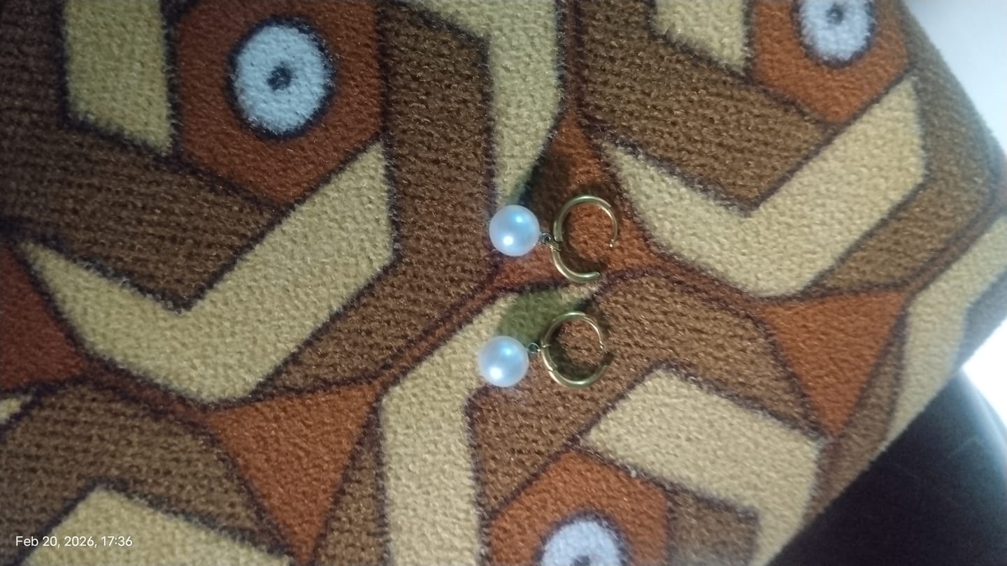 Customer photo review of Single Pearl Drop Earrings