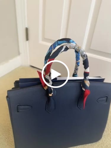 Customer video review of HM Twilly Mini Scarf 86CM Blue Black Mulberry Silk 967454