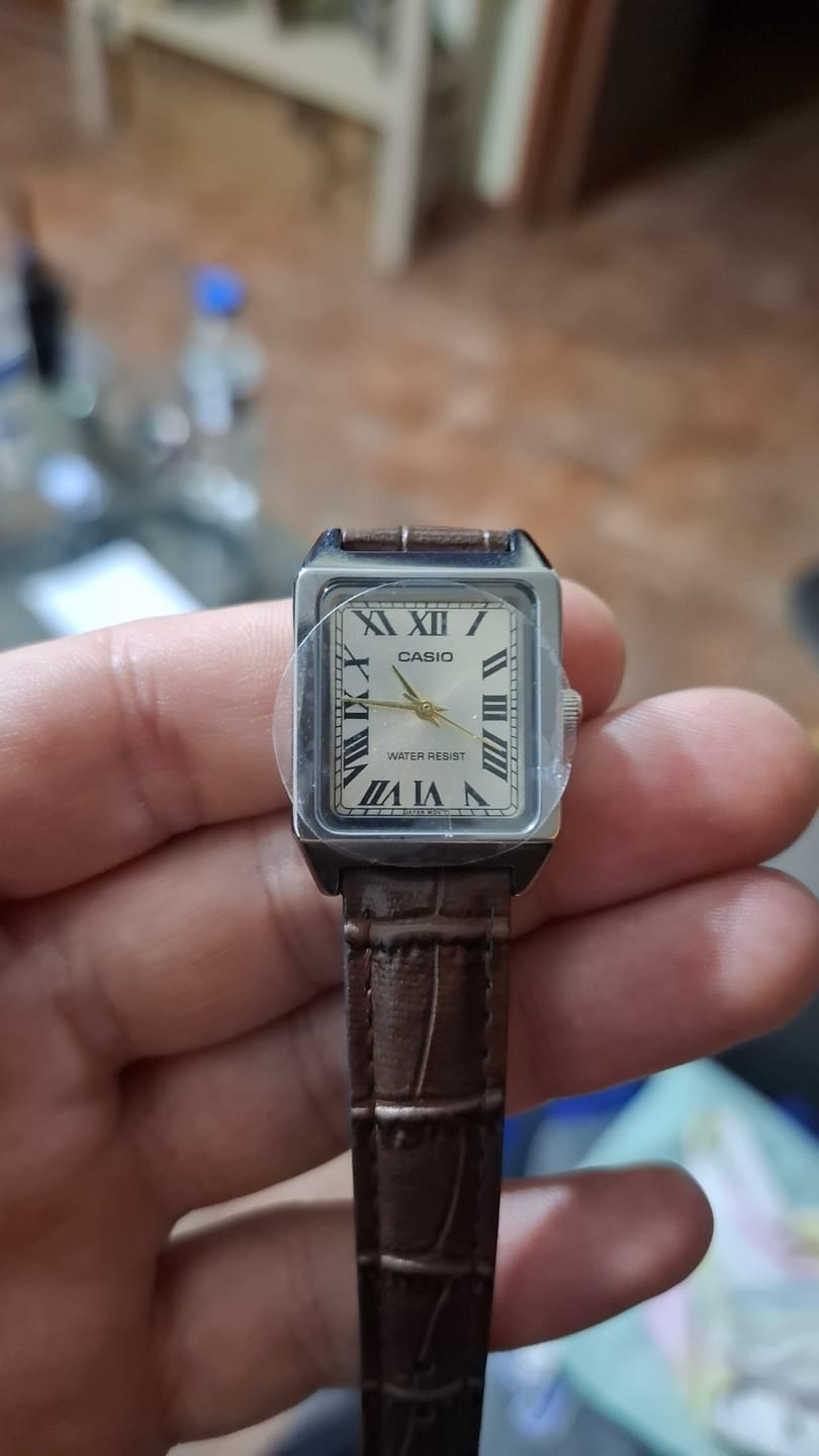 Customer photo review of Reloj Casio Tank Análogo LTP-V007L-9BUDF Cuero Dial Champaña