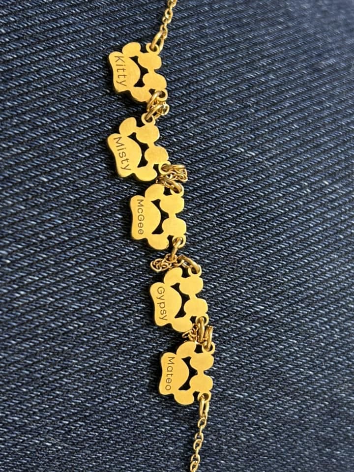 Customer photo review of Gepersonaliseerde poot naamketting – losse poten