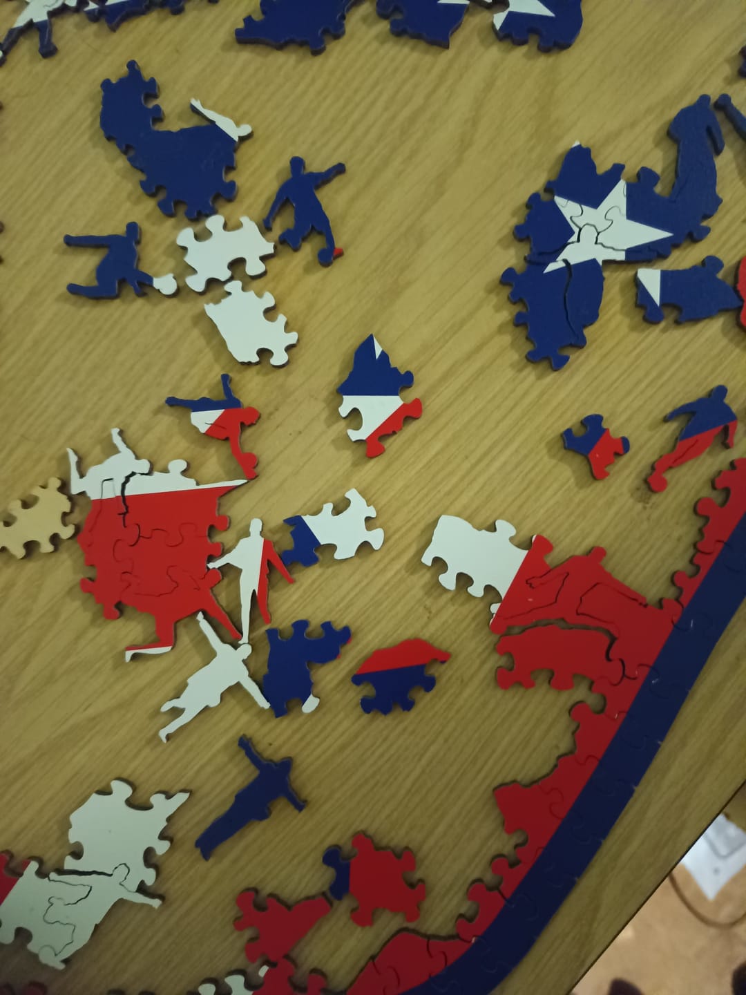 Customer photo review of Atlético de Madrid® Logo - Puzzle de Madera