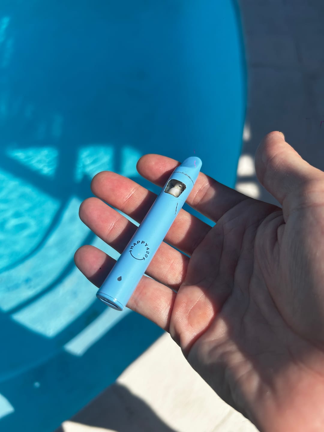 Customer photo review of Happy Hits Disposable THC Vape – Raspberry Ice