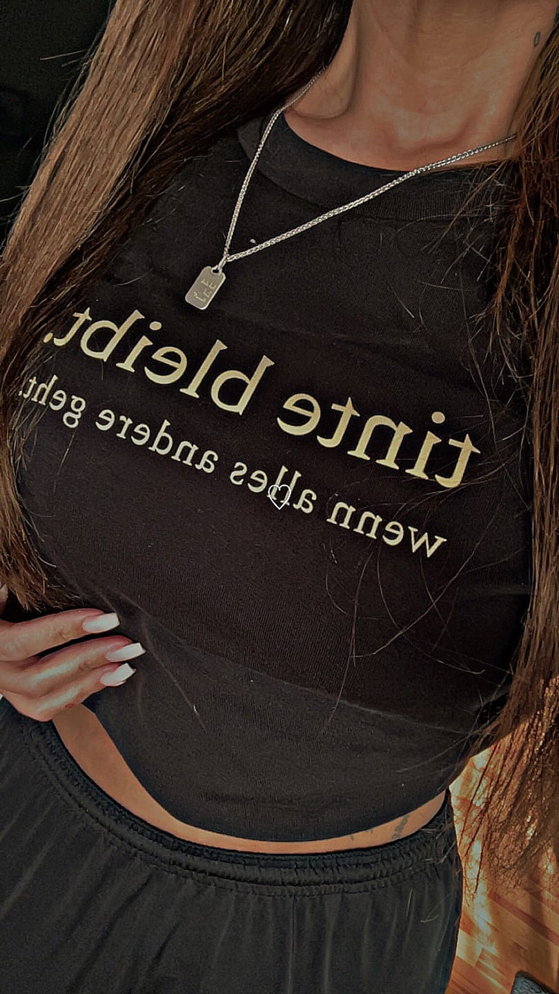 Customer photo review of tinte bleibt. - Premium Shirt