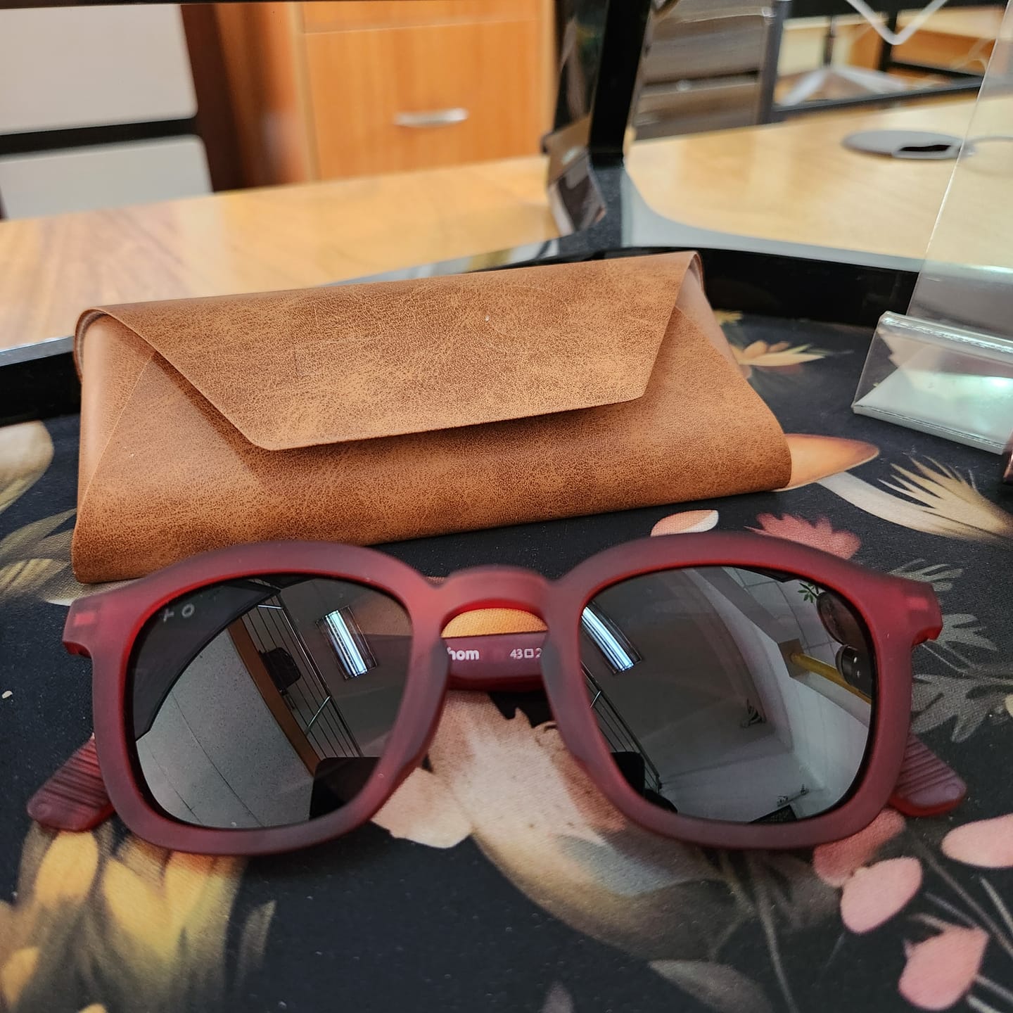 Customer photo review of Thom WineRed