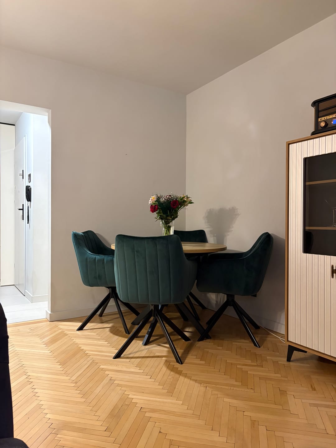 Customer photo review of Masa GASTON, stejar/negru, 100/135x100x75 cm