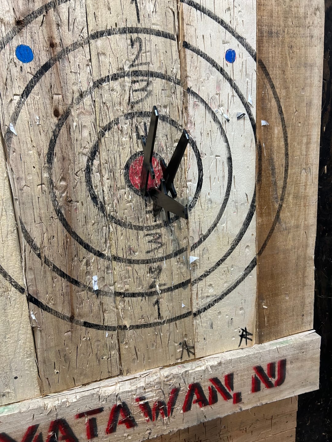 Customer photo review of WKTL Crusader Set of 3 Throwing Knives