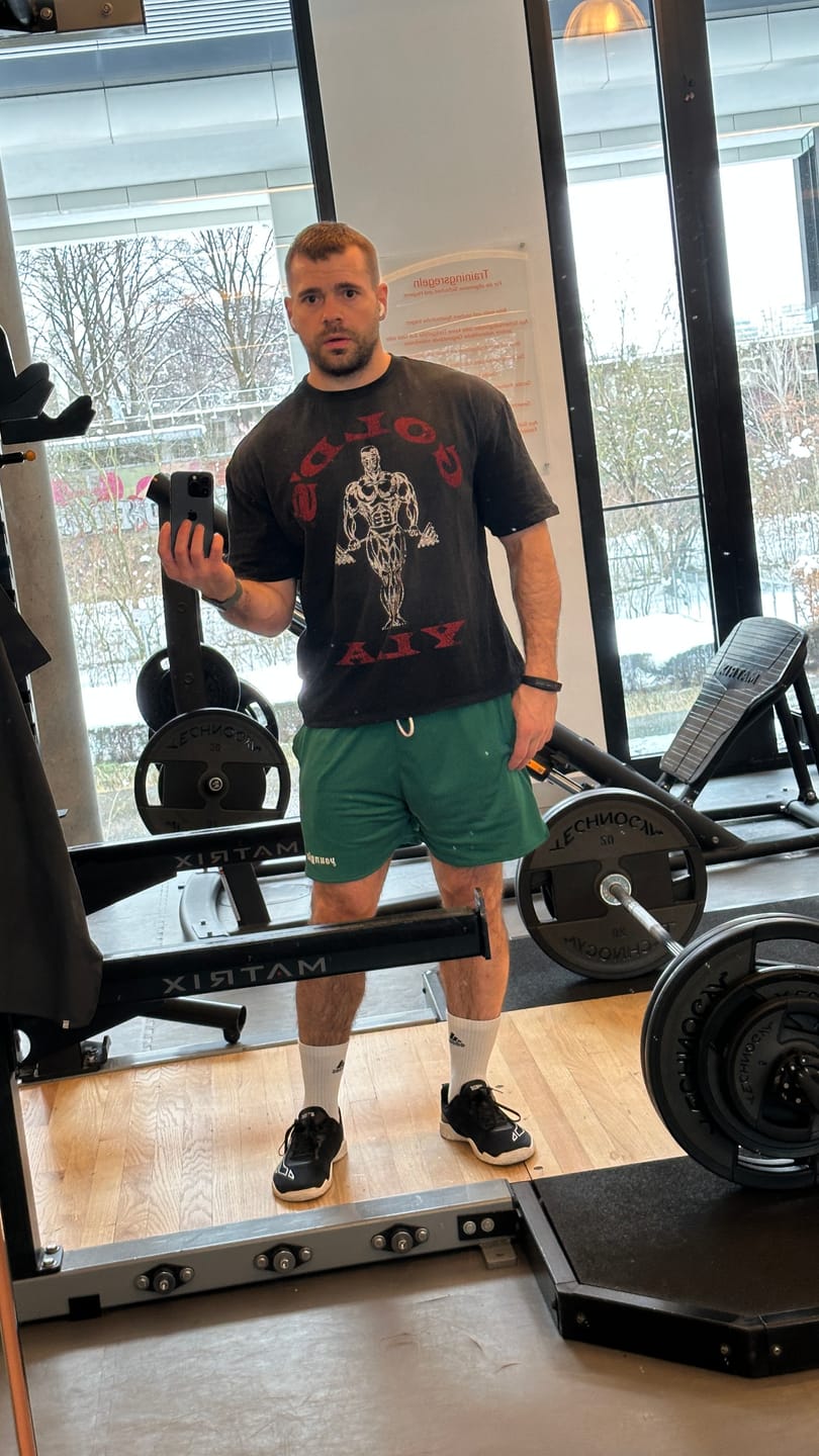 Customer photo review of 4213 - Gold's Iron Legacy Icon Tees