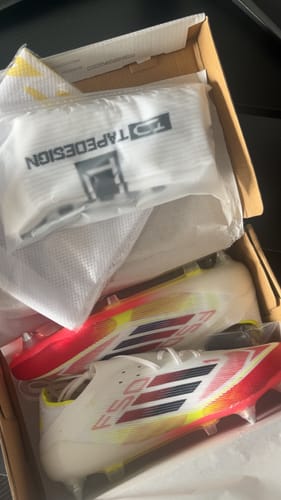 Customer photo review of F50 Elite SG Pure Victory - Blanc/Noir/Jaune