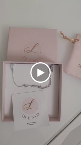 Customer video review of Orecchino Cerchietto con Zirconi e Catenella Pendente