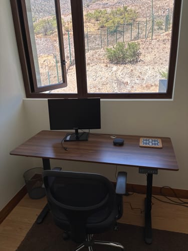 Customer photo review of Escritorio Ajustable Automático 140x60cm Altura regulable