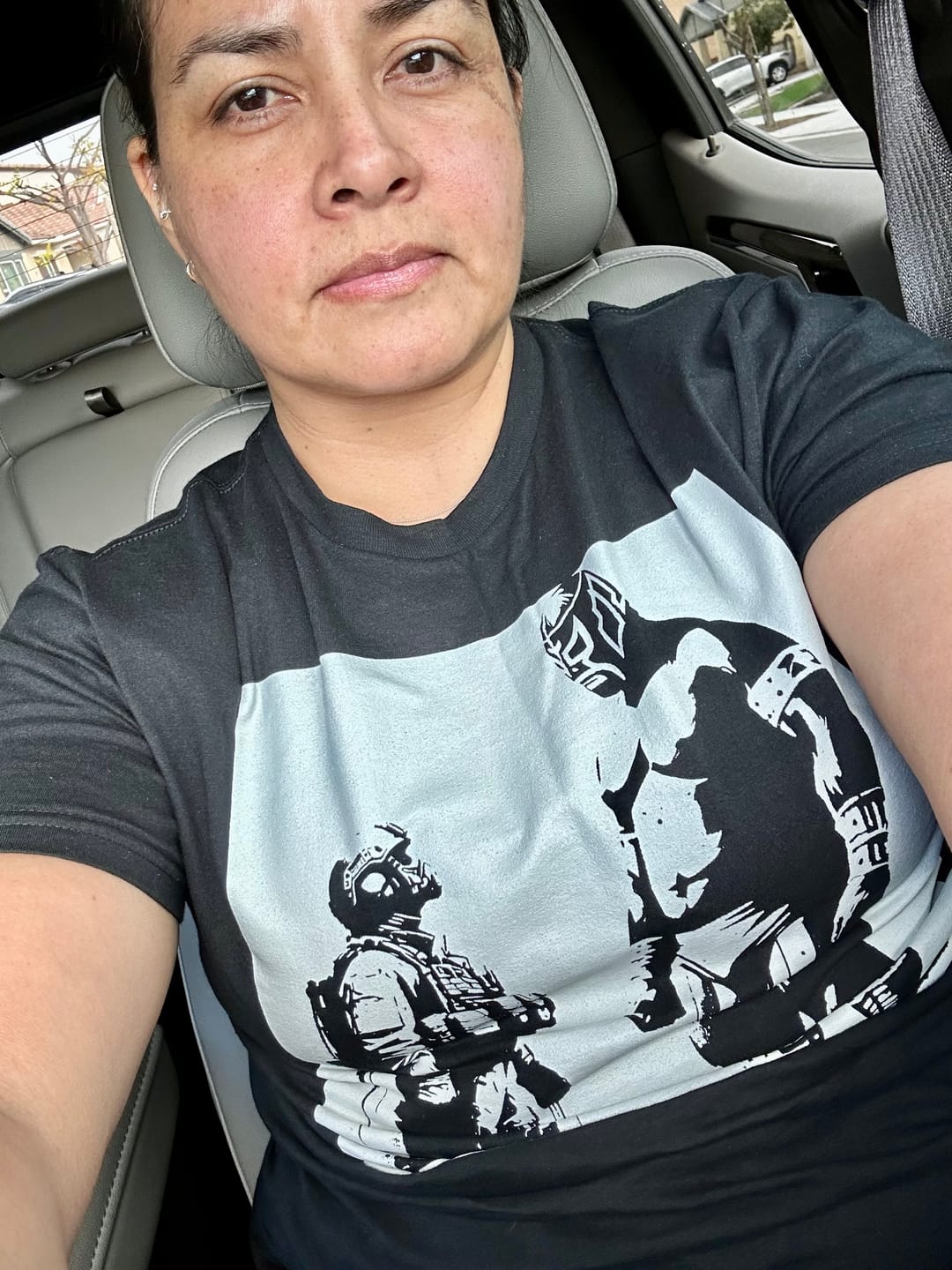 Customer photo review of Sin Lucha No Hay Victoria Art De La Calle T-Shirt