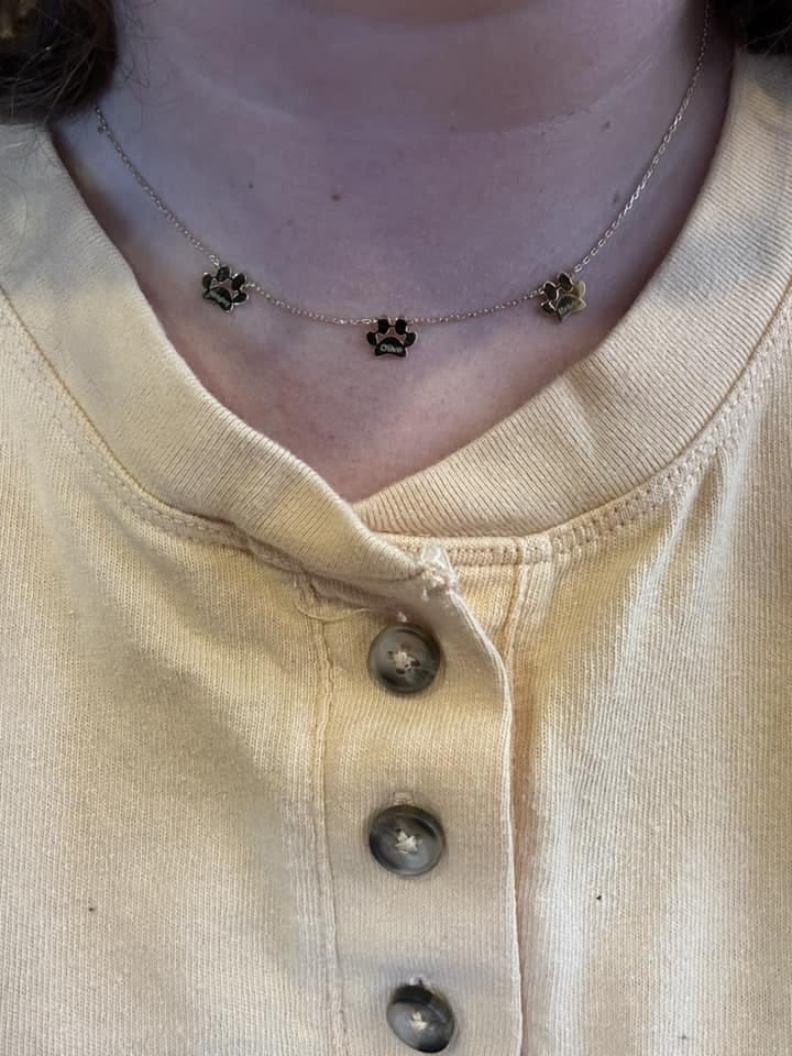 Customer photo review of Gepersonaliseerde poot naamketting – losse poten