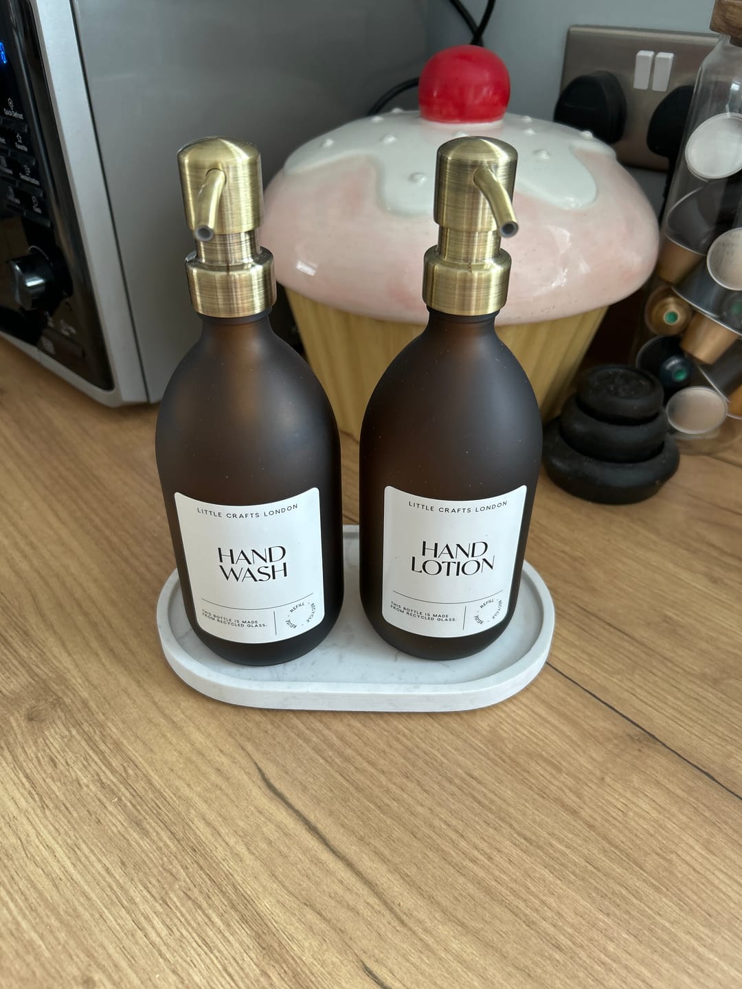Customer photo review of Set of 2 Frosted Amber Glass Bottle 500 ML with Metal Pump & Small Tray White Label