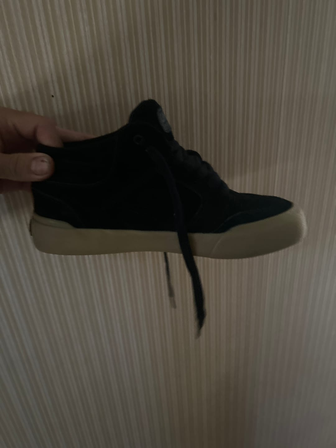 Customer photo review of Zapatilla Gangsta Wallride Mid Unisex Negro