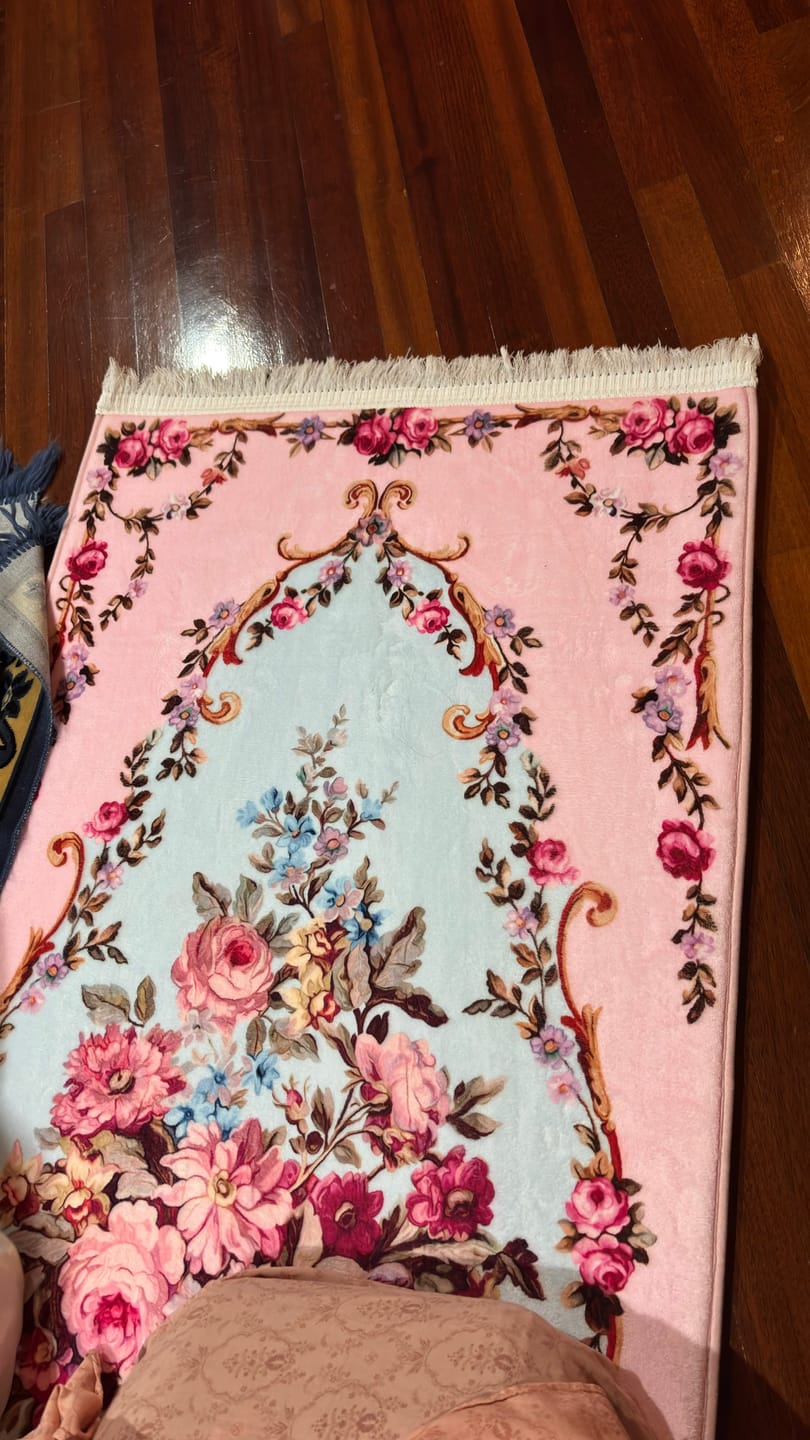 Customer photo review of Rosy Rehma Padded Prayer Mat