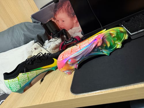 Customer photo review of Vapor 16 x Vinicius Junior - Noir/Orange/Vert