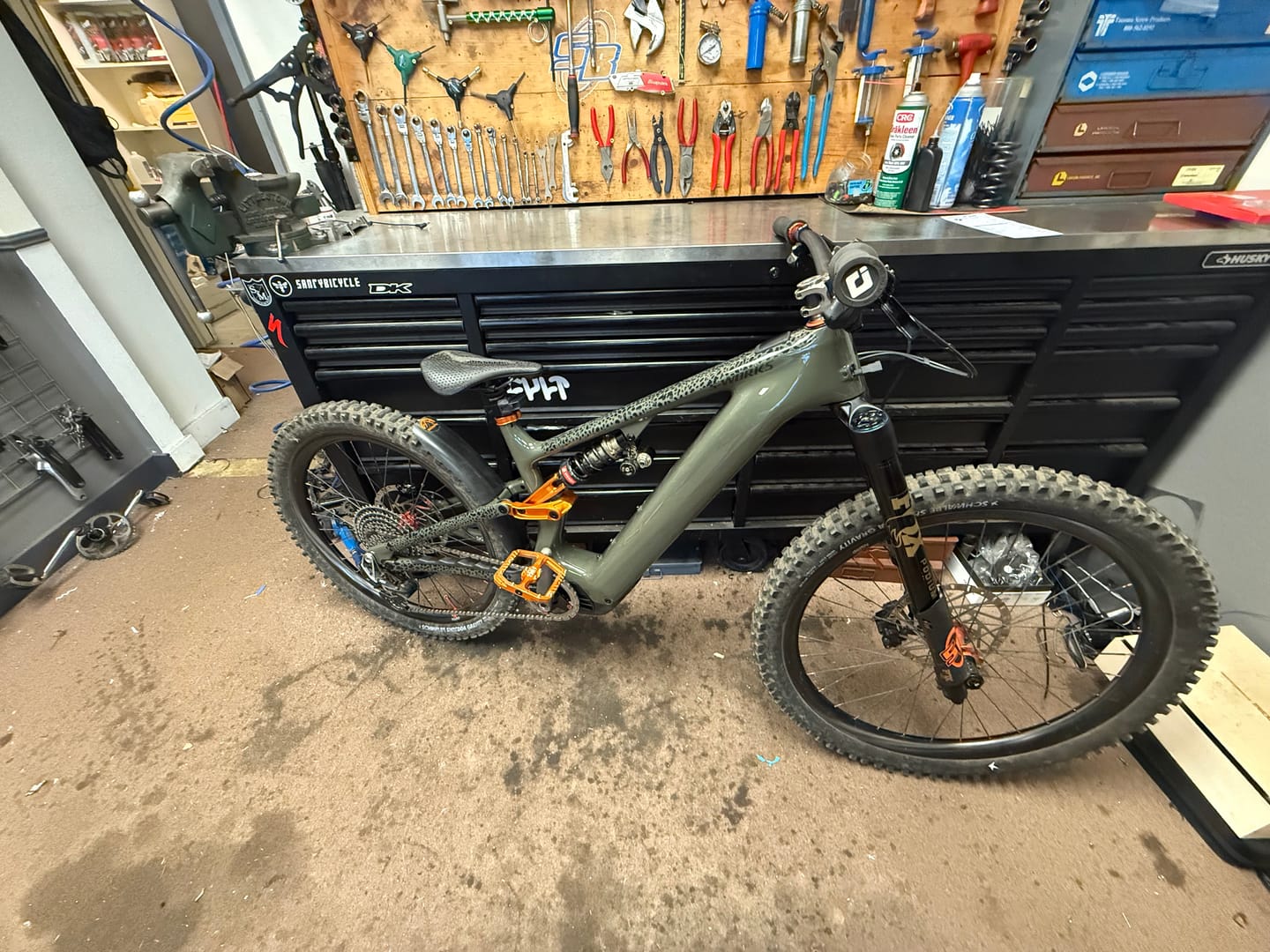 Customer photo review of Cheetah Frame Keeper