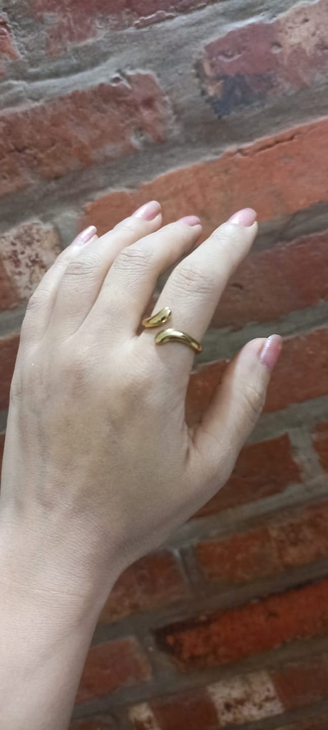 Customer photo review of Gold Open Fluid Ring