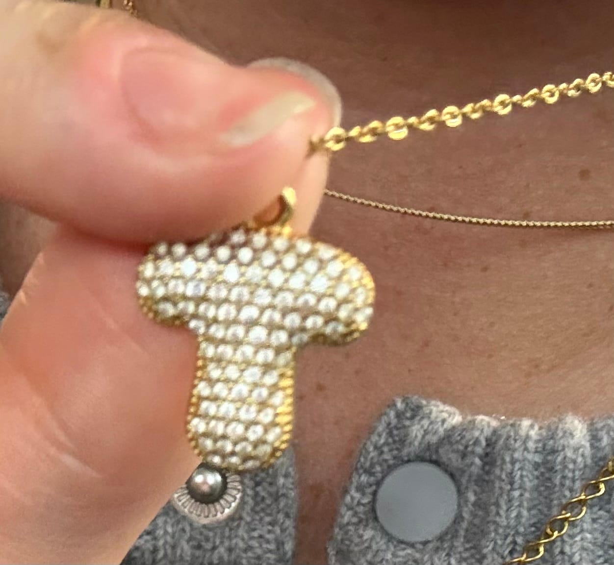 Customer photo review of Pave Bubble Initial Kette 14K Vergoldet