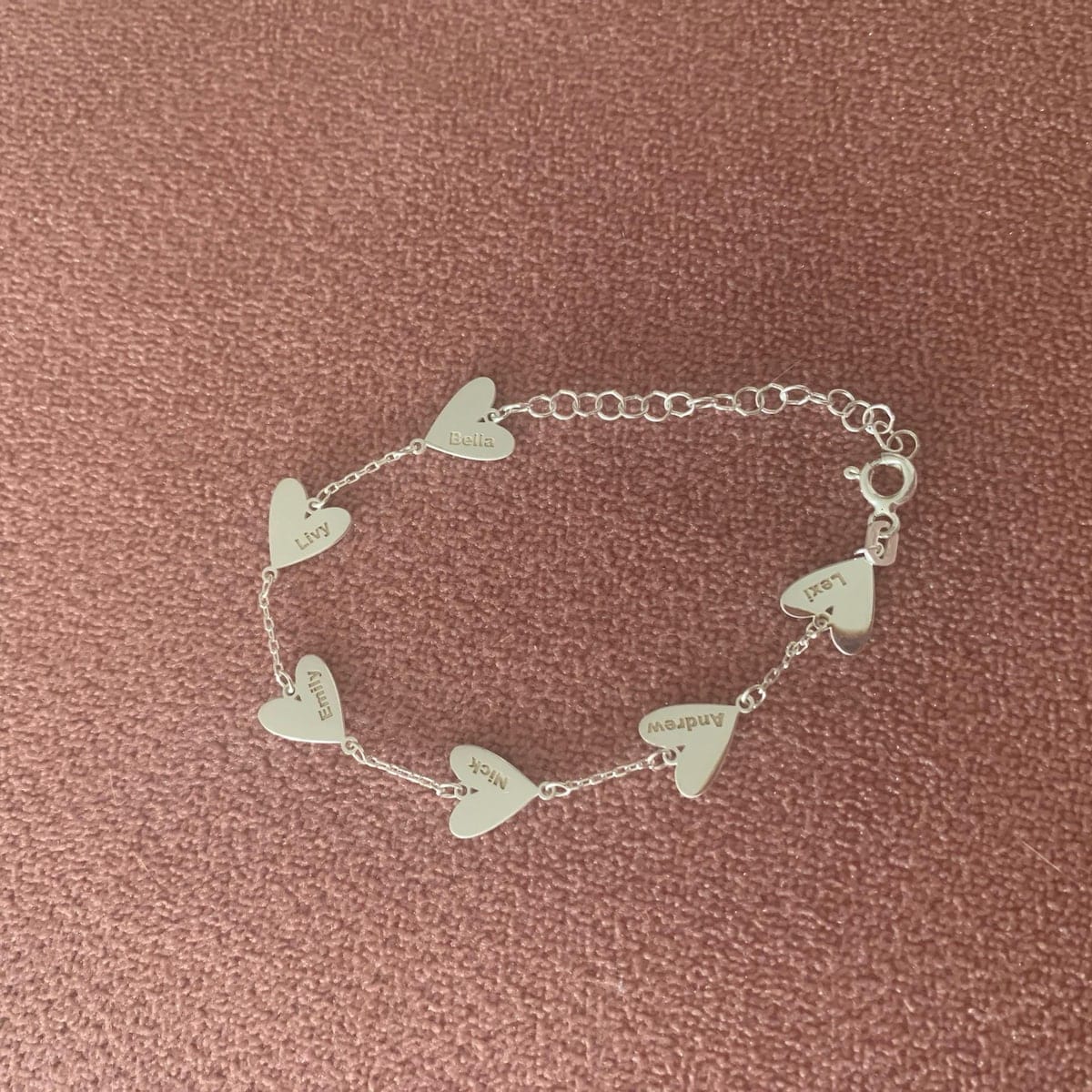 Customer photo review of Gepersonaliseerde gegraveerde hartarmband