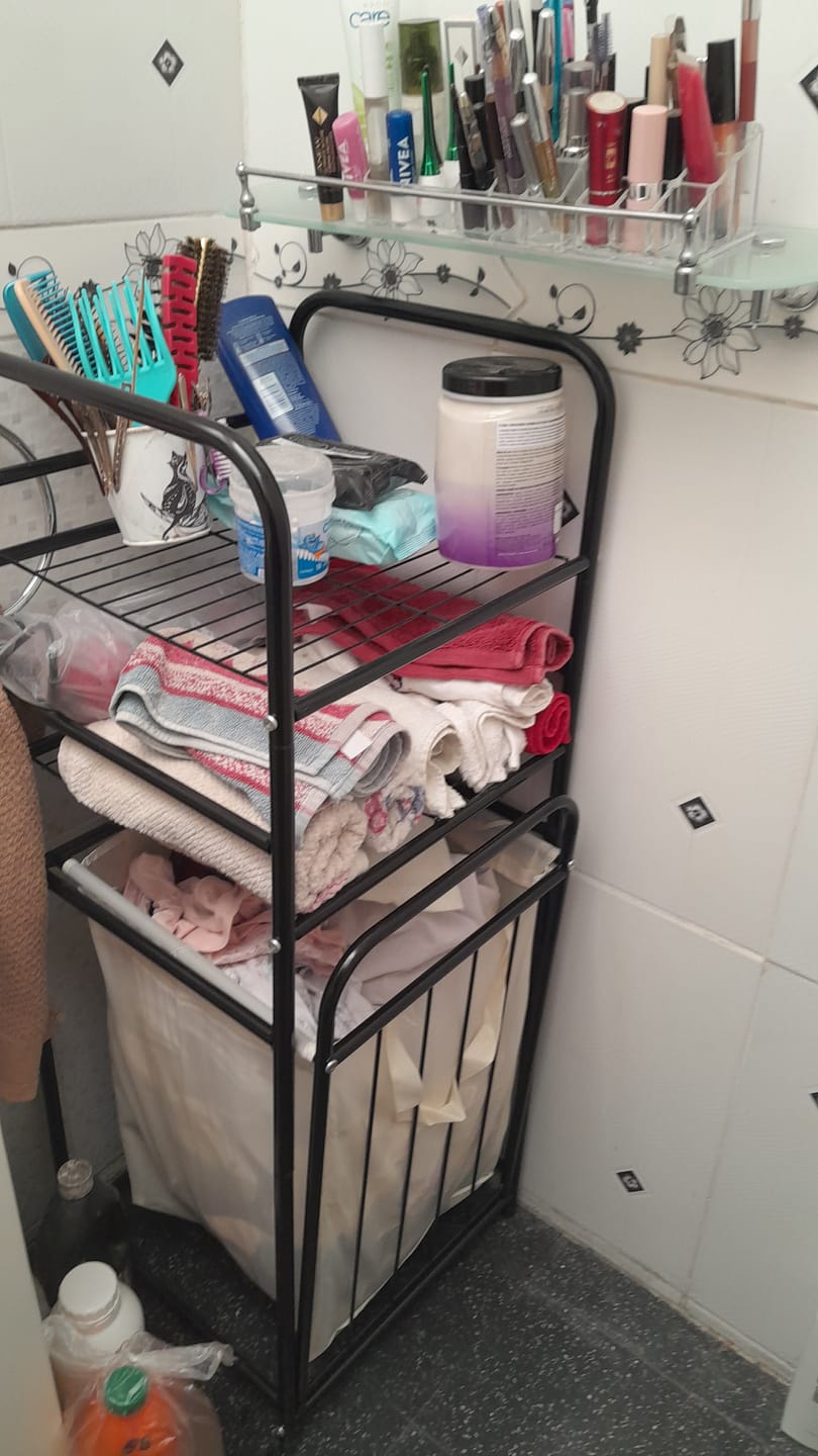 Customer photo review of Estante Organizador 3 Niveles con Canasto para Ropa