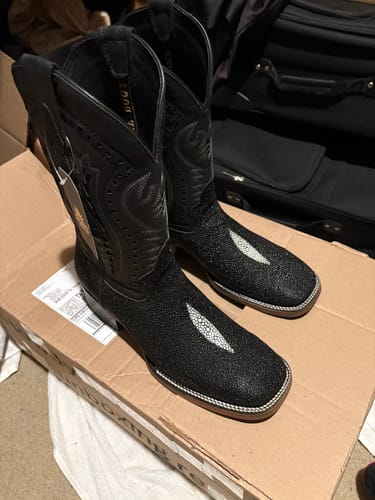 Customer photo review of Cowboy Boot Stingray Mantarraya