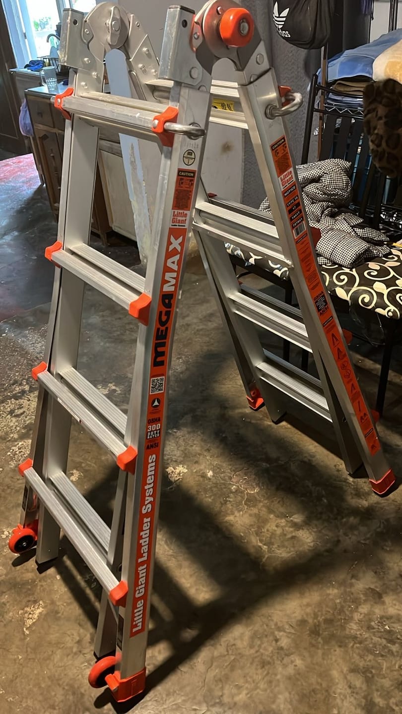 Customer photo review of Escalera de Aluminio Multiposición 17' Tipo IA Megamax Little Giant 14437-803 (Demo)