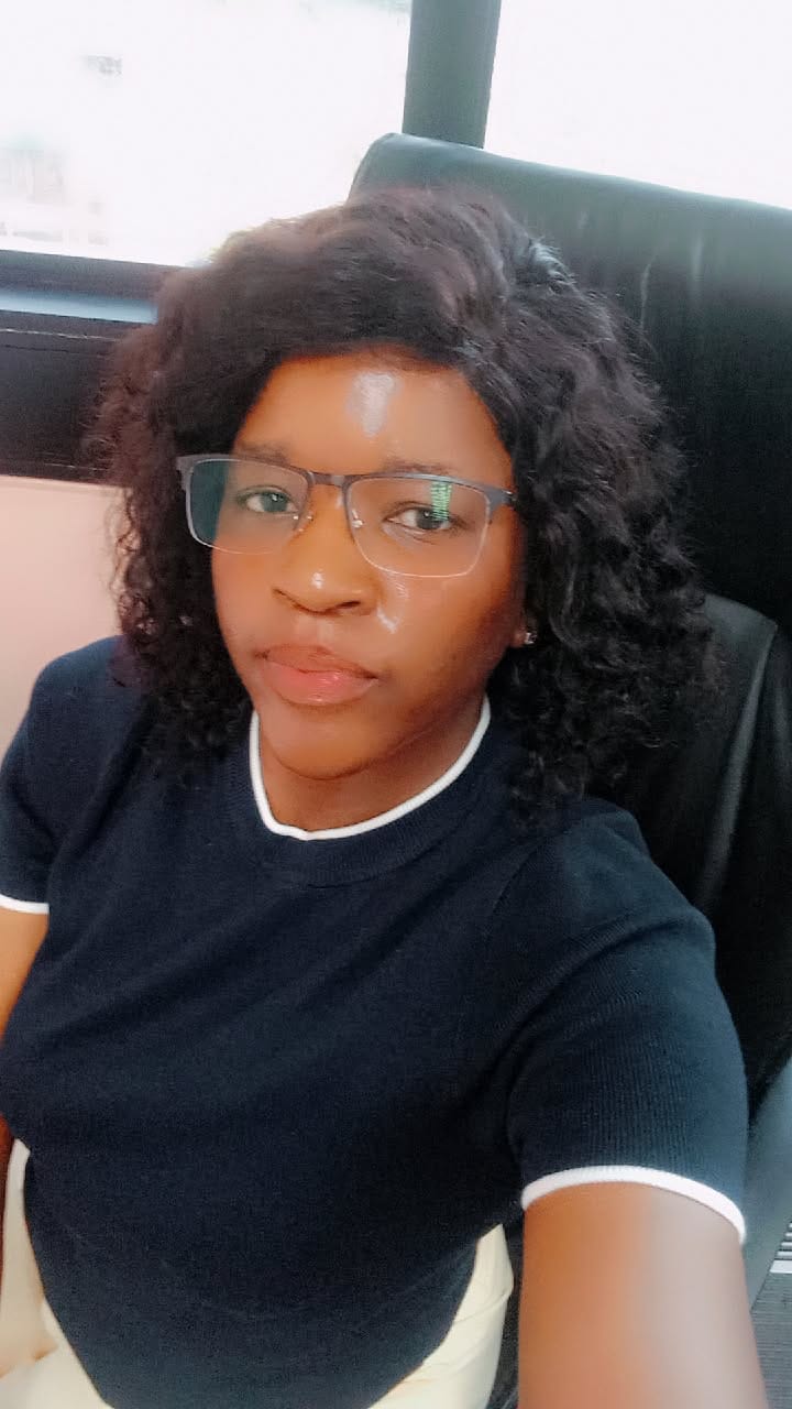 Customer photo review of Brazilian Lace Front Wig Deep Wave - 1B - 10"