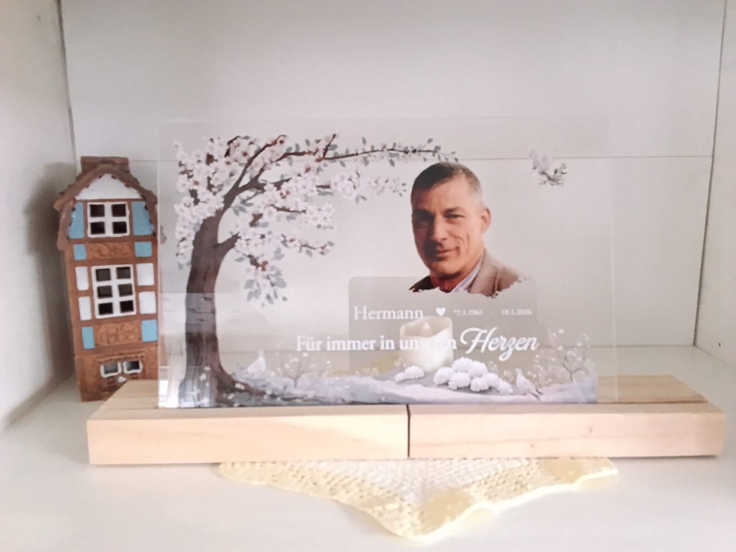 Customer photo review of Immer bei dir - Personalisierter Acrylaufsteller zur Erinnerung an Familienangehörige und Freunde