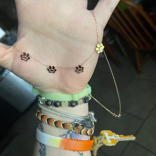 Customer photo review of Gepersonaliseerde poot naamketting – losse poten