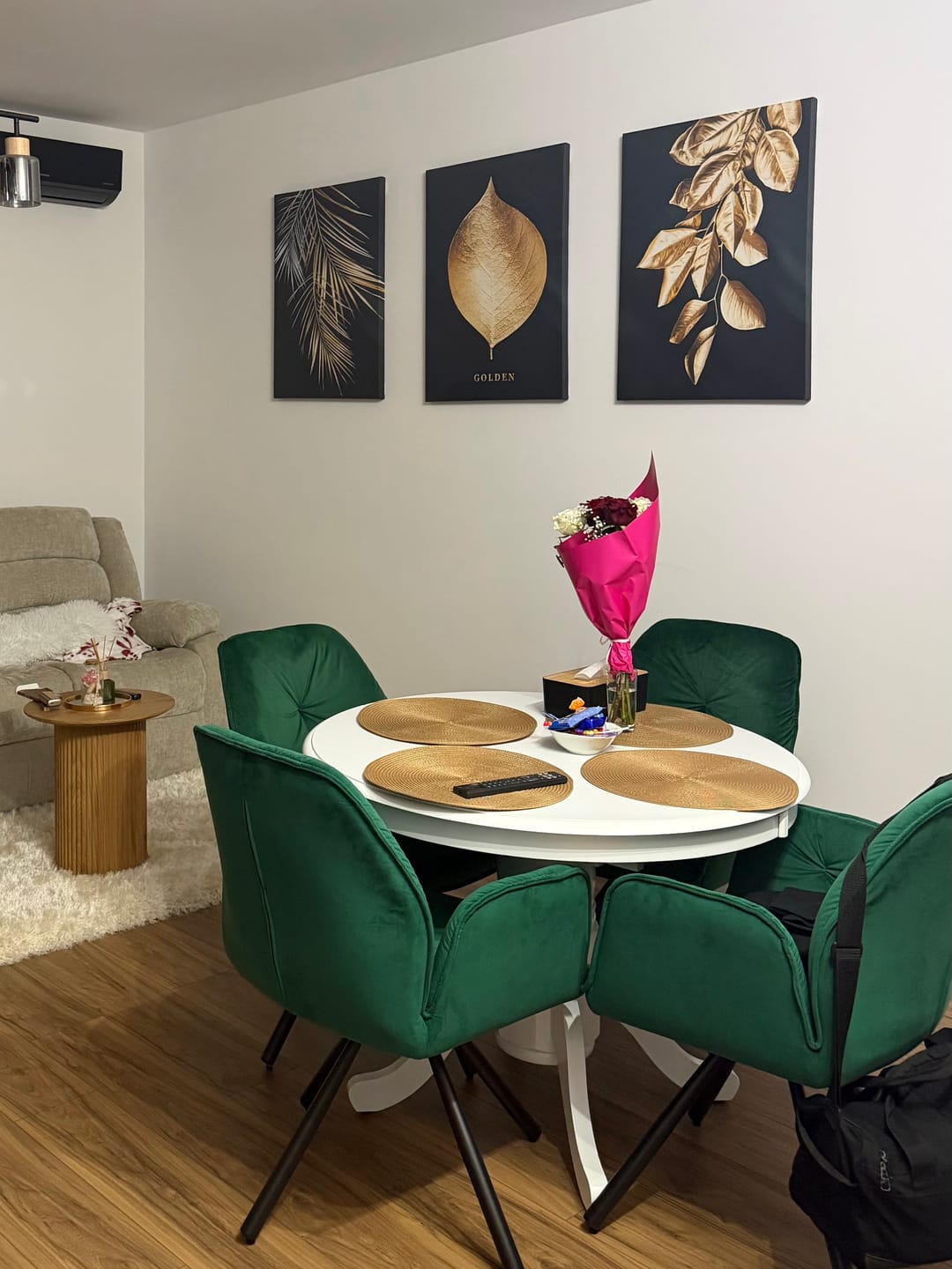 Customer photo review of Set tablouri canvas floral moderne abstracte design interior elegant decoratiuni living sau dormitor verde cu auriu GOLDEN LEAF WALL ART