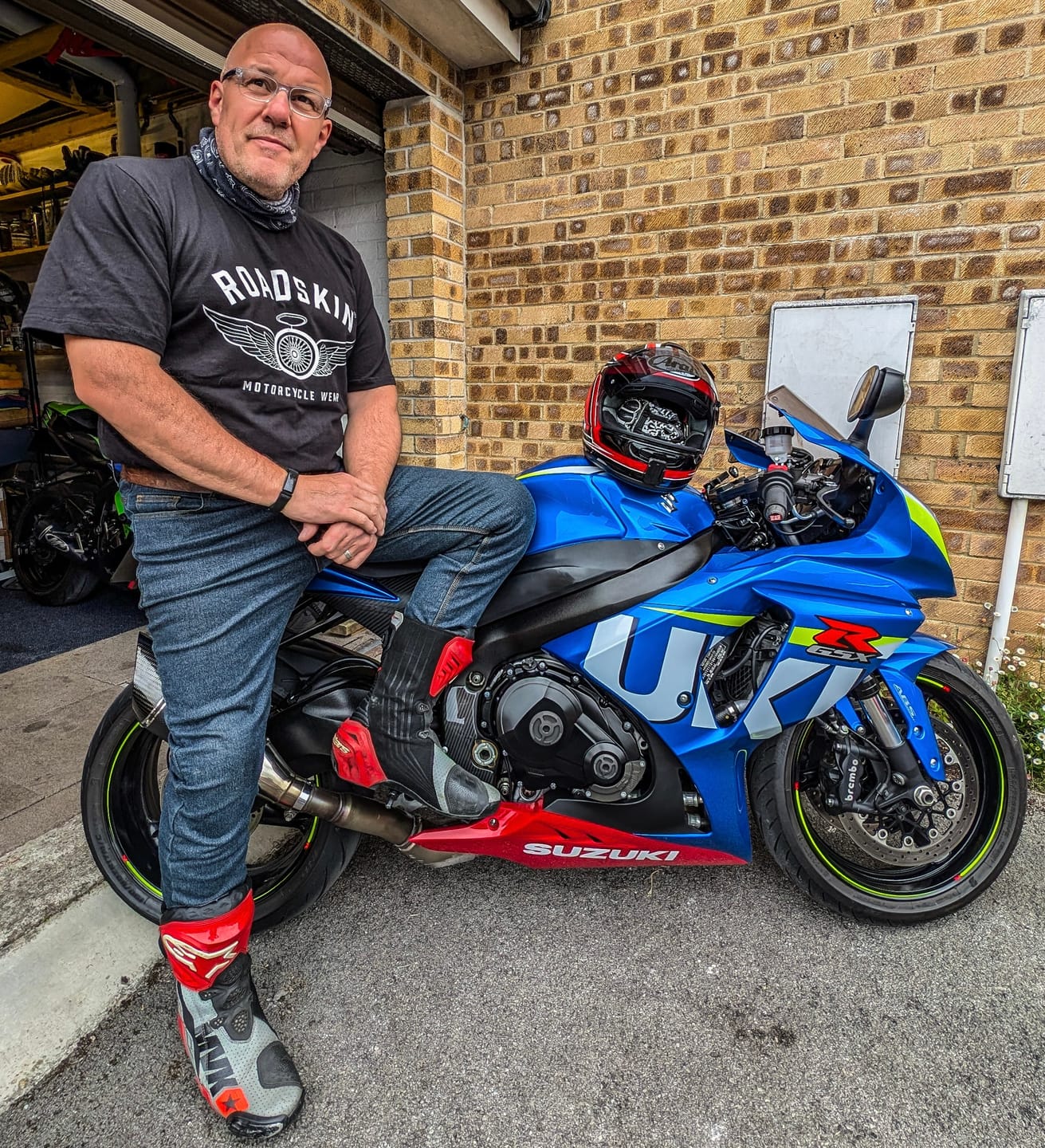 Customer photo review of Roadskin® Logo Premium T-shirt