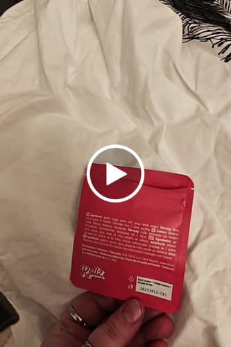 Customer video review of ROLLZ THC gummies – 10 mg for each gummy bear