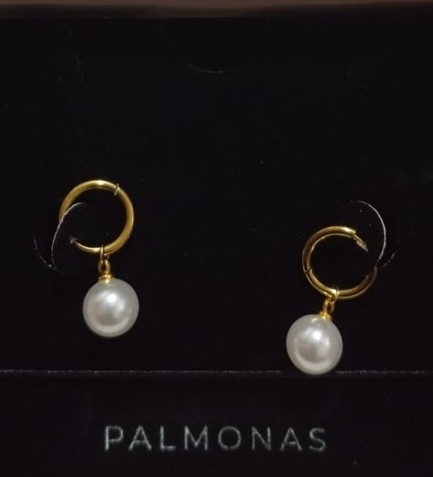 Customer photo review of Single Pearl Drop Earrings
