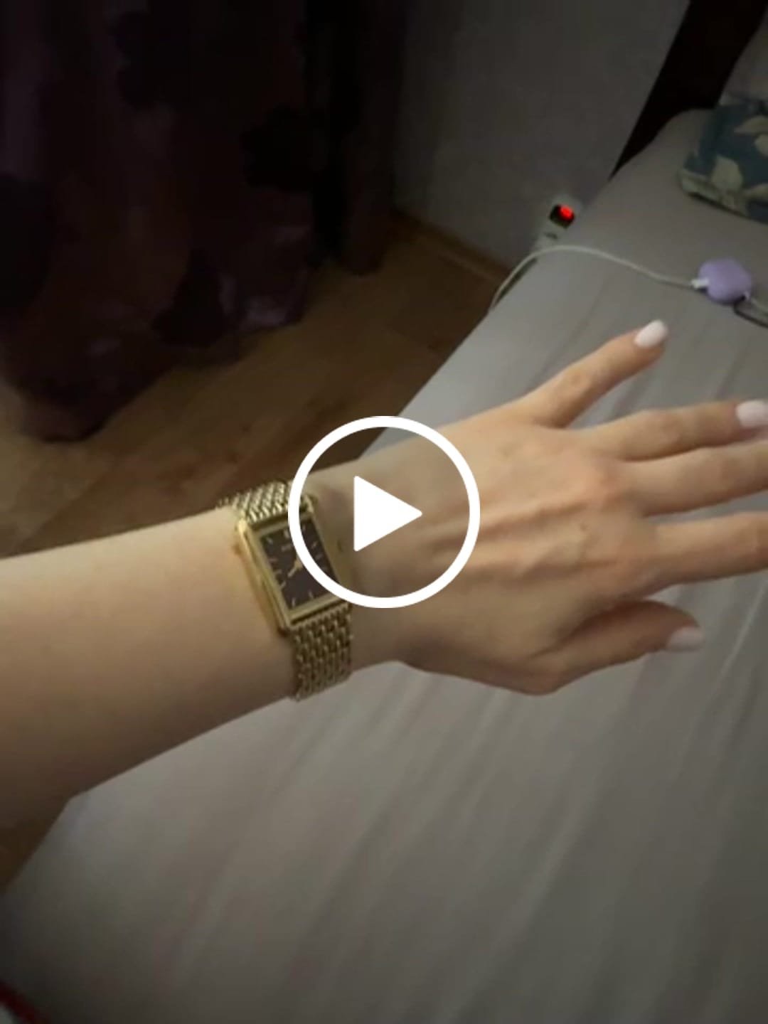 Customer video review of Olivia Gold Burgundy