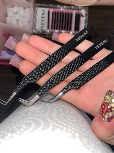 Customer photo review of Noir Fiber Tweezer Kit