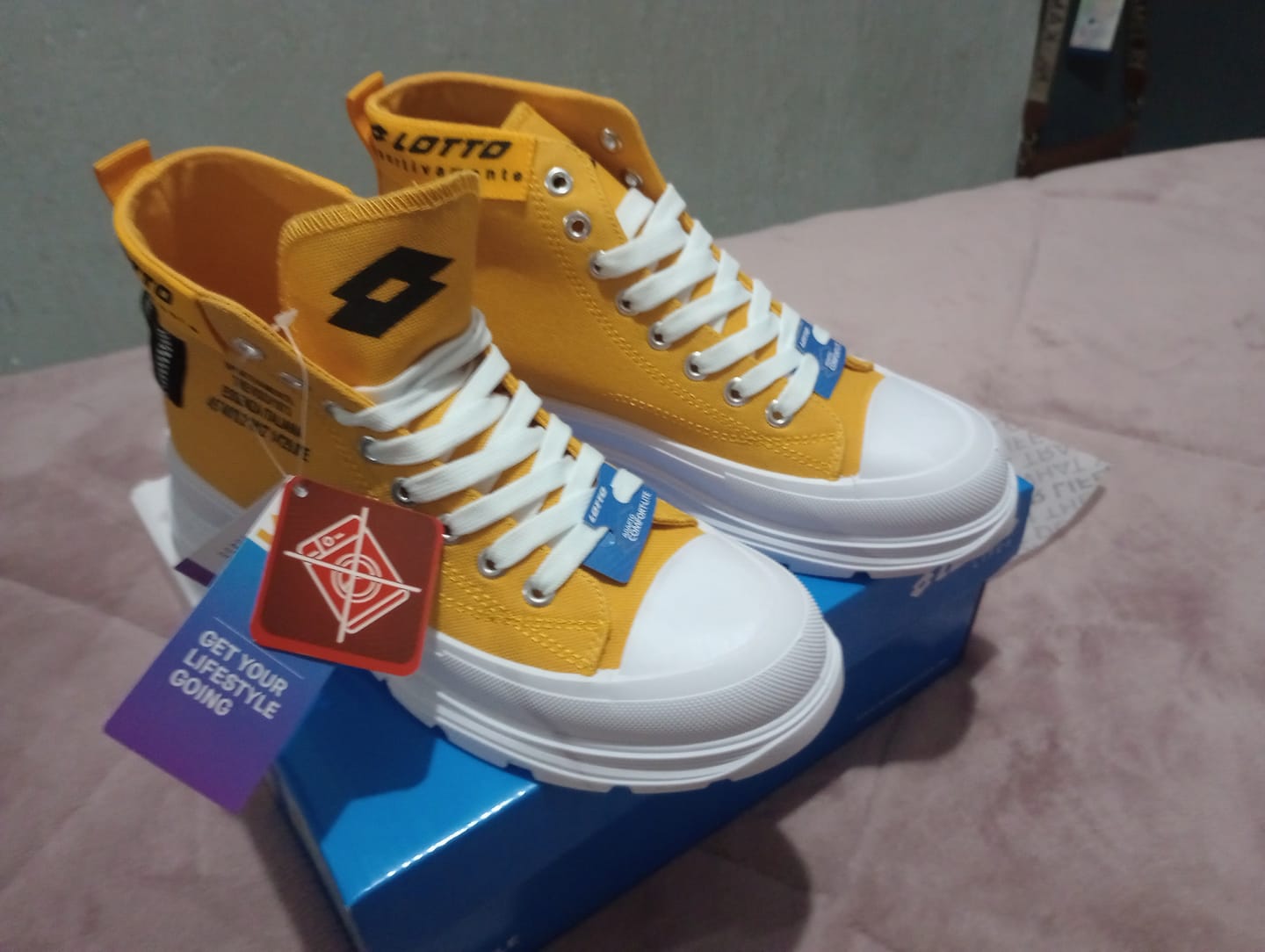 Customer photo review of Tenis Bota Astor Women