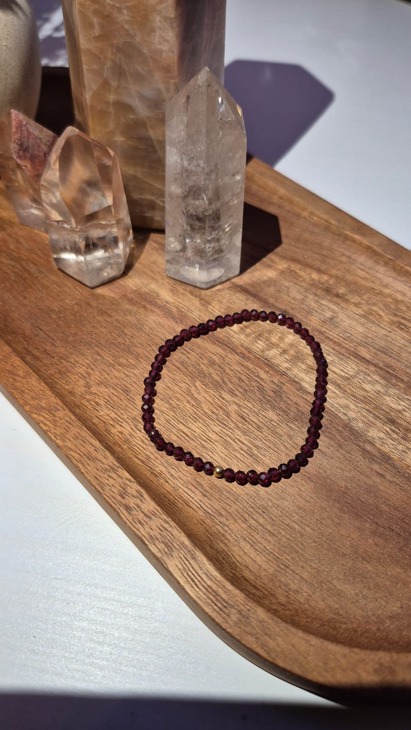 Customer photo review of Wild Roots Granat Armband