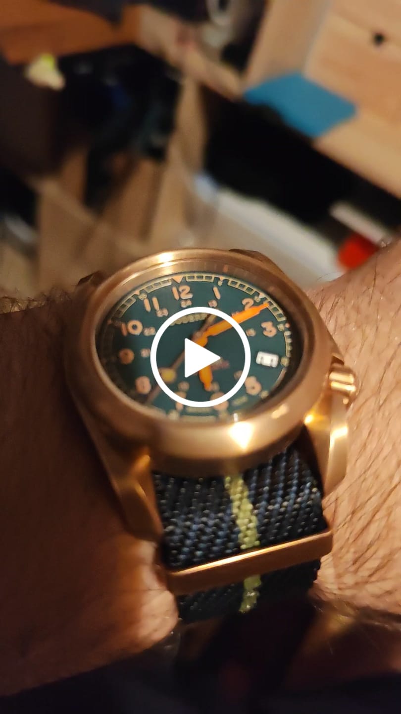Customer video review of VOYAGER - 100M Waterproof Bronze Automatic Field Watch | Sandstone Green