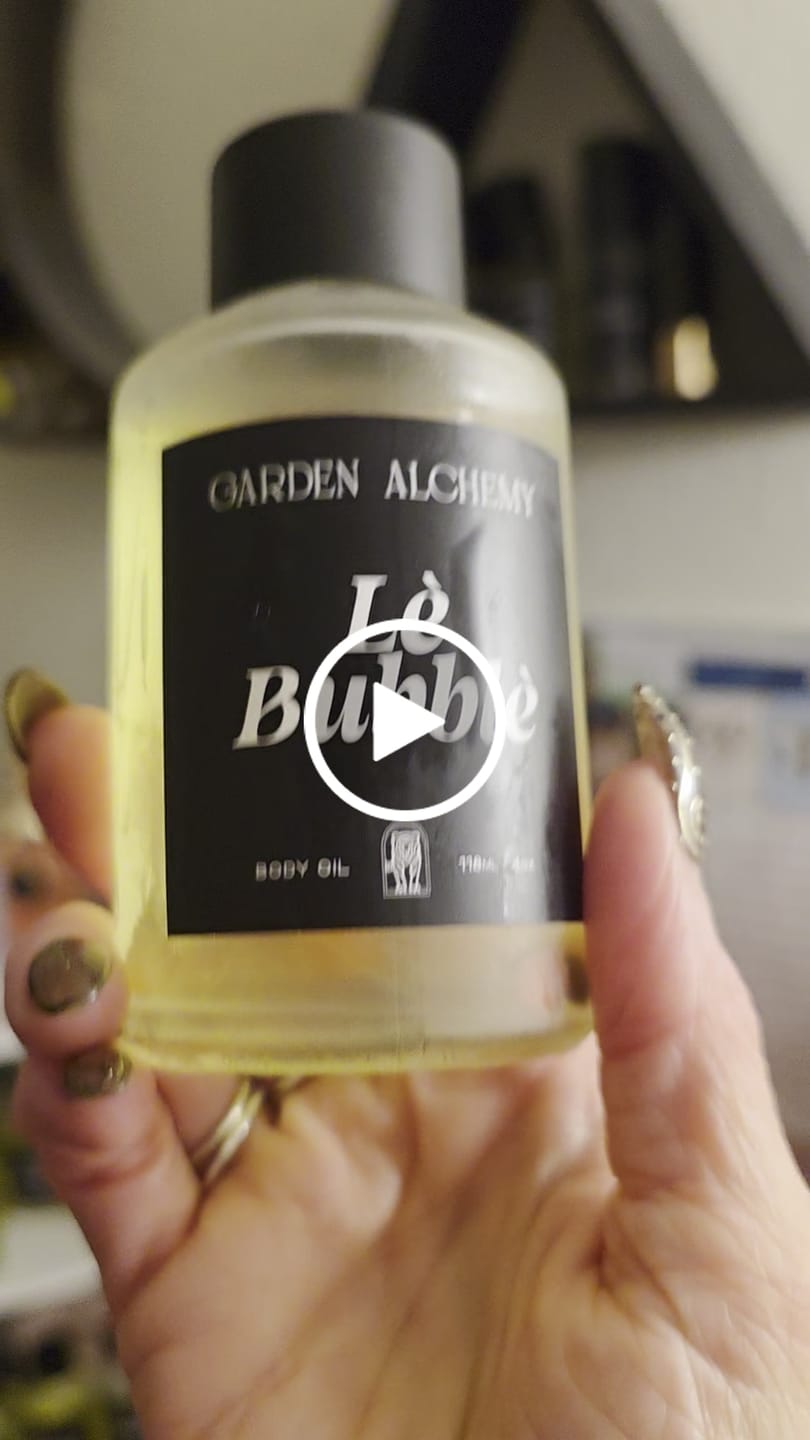 Customer video review of LE BUBBLÈ BODY OIL