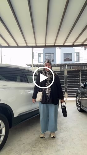 Customer video review of Monogram Square (Black)