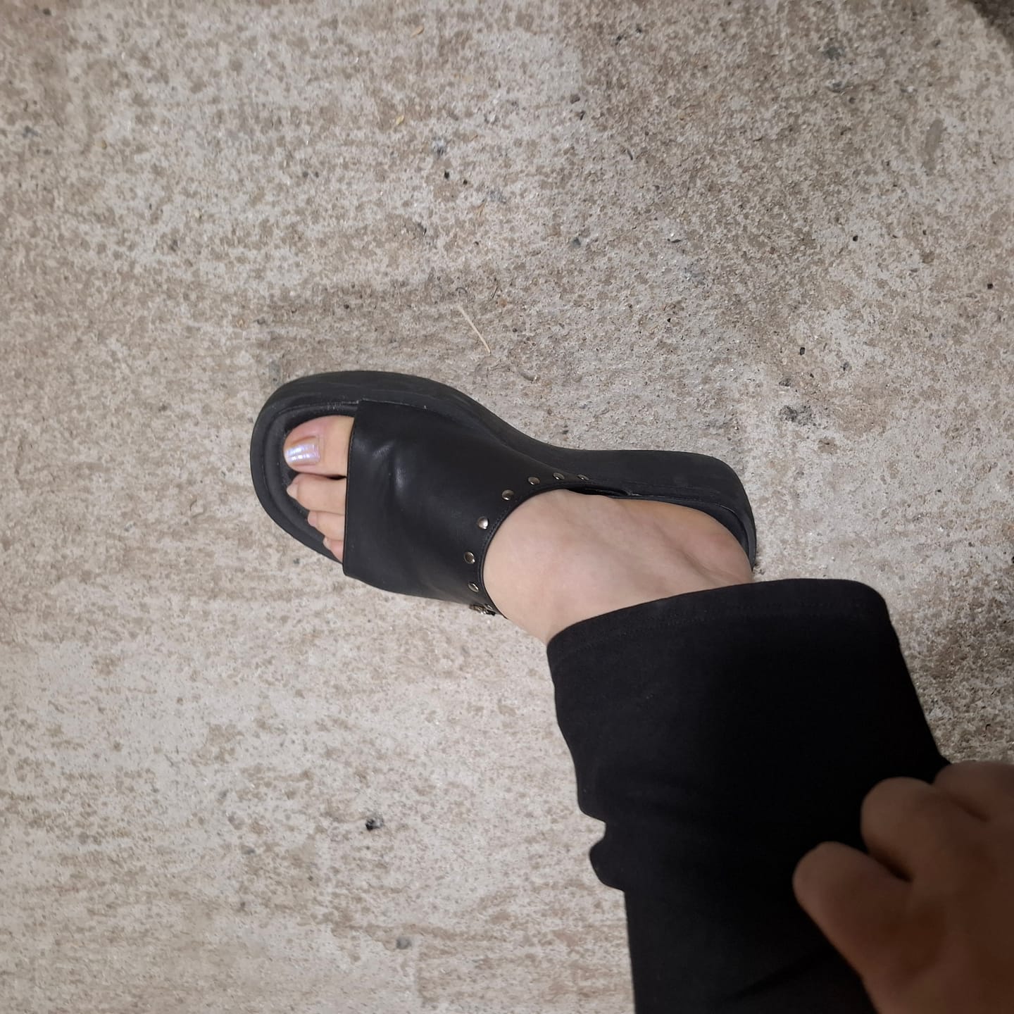 Customer photo review of Sandalia Plataforma Negro Mujer 53730