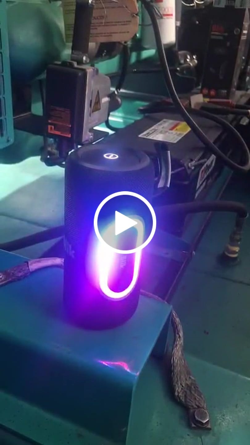 Customer video review of Parlante Bluetooth Portátil Blik Hypebass40 40W IPX5 8 Hrs