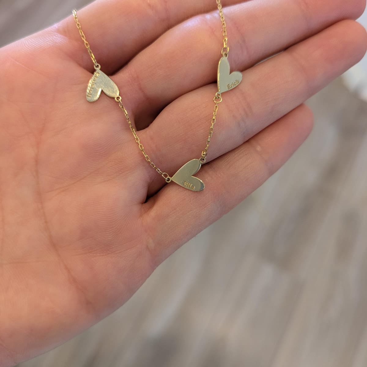 Customer photo review of Gepersonaliseerde gegraveerde hartketting
