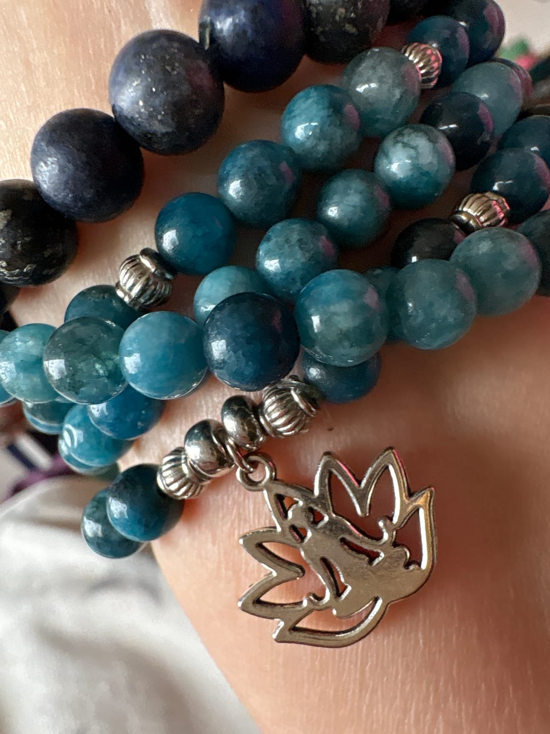 Customer photo review of Buddha Stones 108 Mala Perlen Apatit Perle Om Der Lebensbaum Lotus Buddha Armband