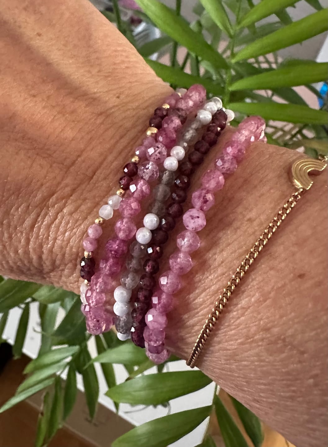 Customer photo review of Wild Roots Granat Armband