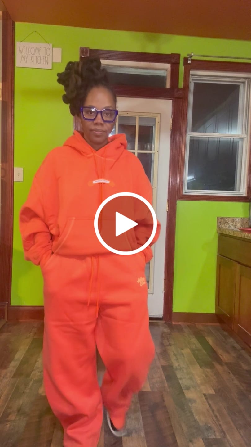 Customer video review of Soufflé Baggy Hoodie Sets