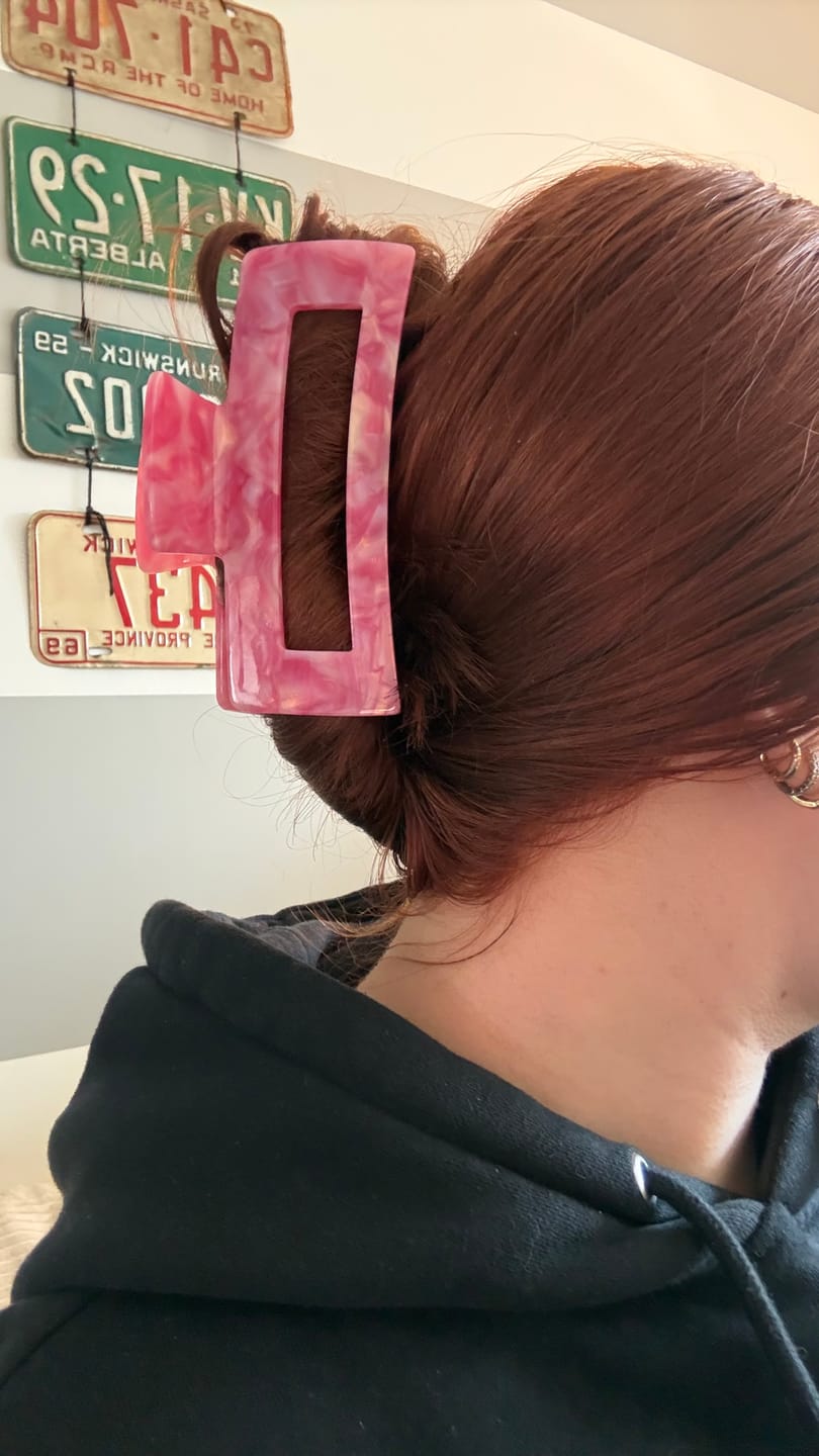 Customer photo review of Valentine Hair Claw clips (S,M,L,XL)