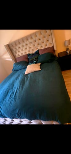 Customer photo review of Lit capitonné design velours avec grande tête de lit - ELARA