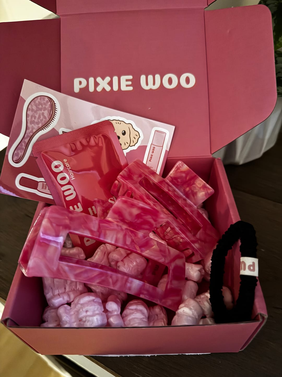 Customer photo review of Valentine Hair Claw clips (S,M,L,XL)